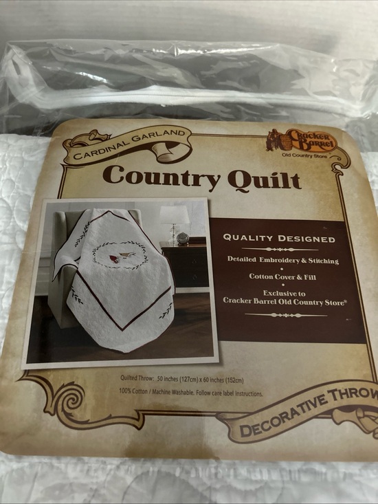 Cracker Barrel Other - Vtg Cracker Barrel 100%White Quilt Cardinal & ivy & berries Embroidery